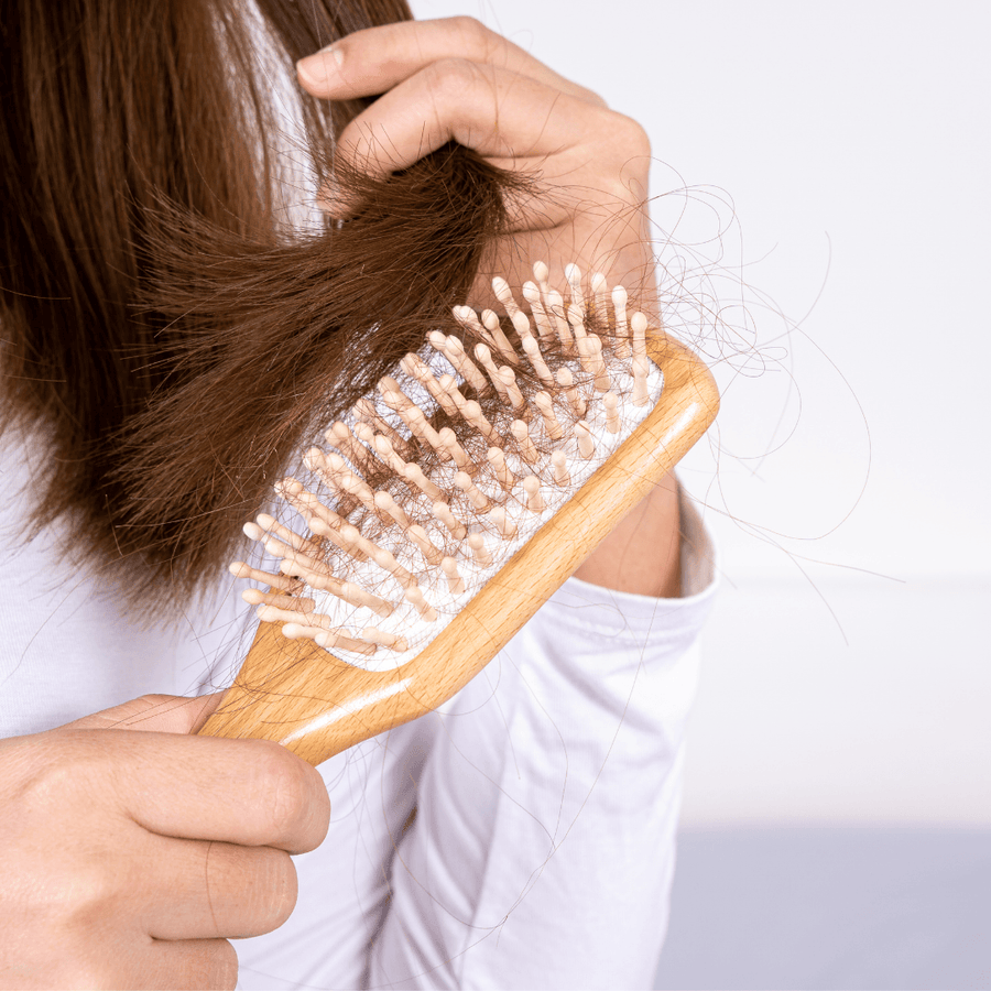 Pourquoi perd-on nos cheveux en automne ? - MakeMyMask